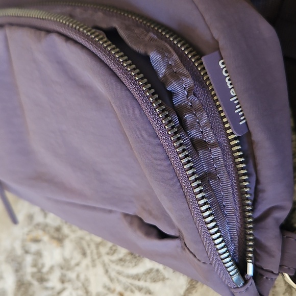 lululemon athletica All Night Festival Bag Micro - Volume 2L - Picture 9 of 12